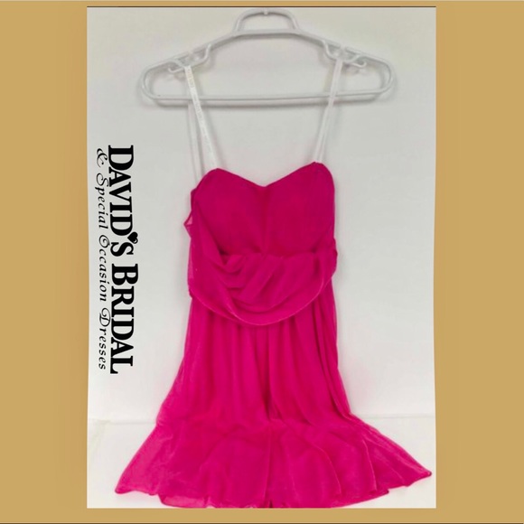 🆕 DAVID’S BRIDAL Magenta Muse👗💕 - Picture 1 of 4